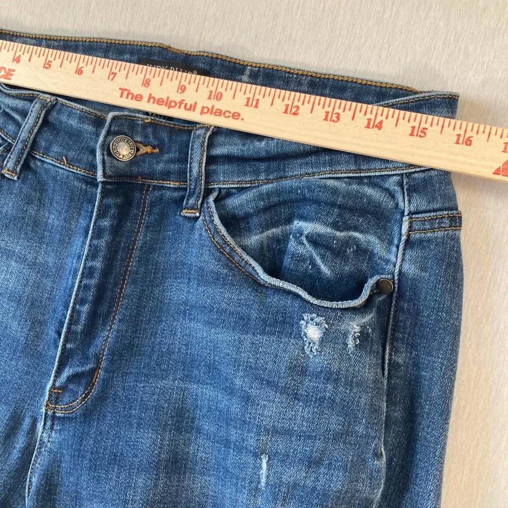 Judy Blue Women 14W Capri Fit Jeans Distressed Medium Wash 20